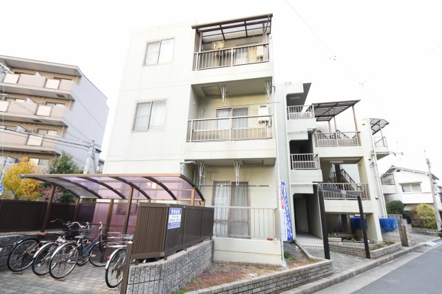 建物外観　敷地内に駐輪場あります☆