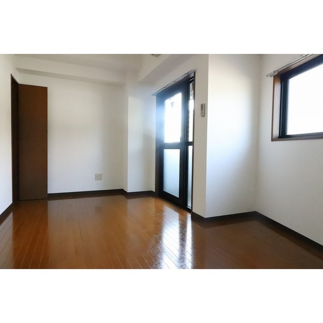 居室・リビング　洋室　別角度撮影