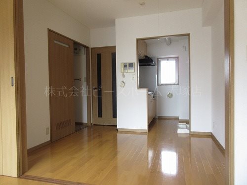 居室・リビング　別号室参考写真