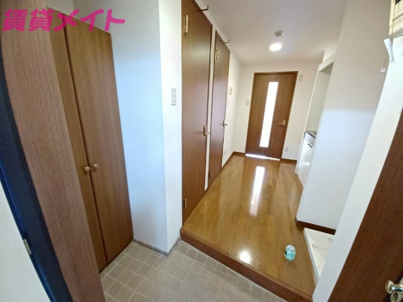 玄関　他の部屋の写真代用してます。