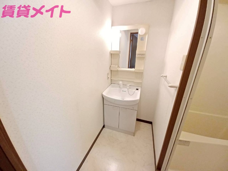 洗面設備　他の部屋の写真代用してます。