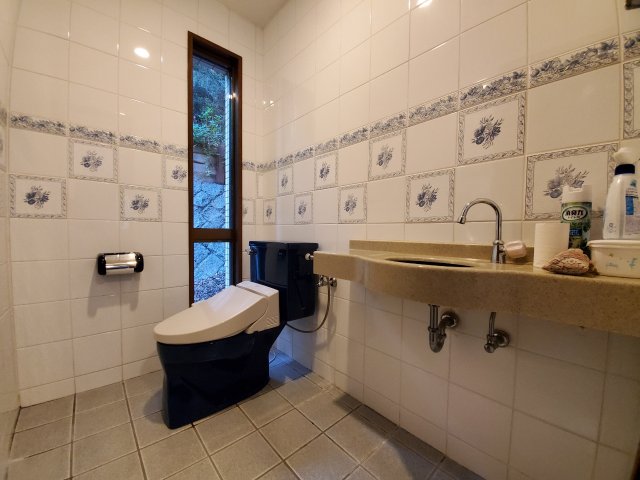 トイレ　温水洗浄便座機能付き♪