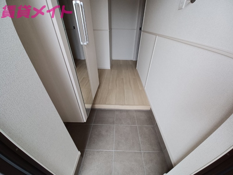 玄関　同型参考写真です