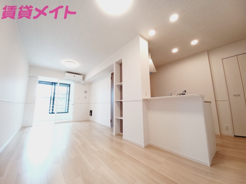 居室・リビング　同型参考写真です