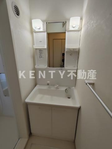 その他部屋・スペース　落ち着いた色調の寝室です