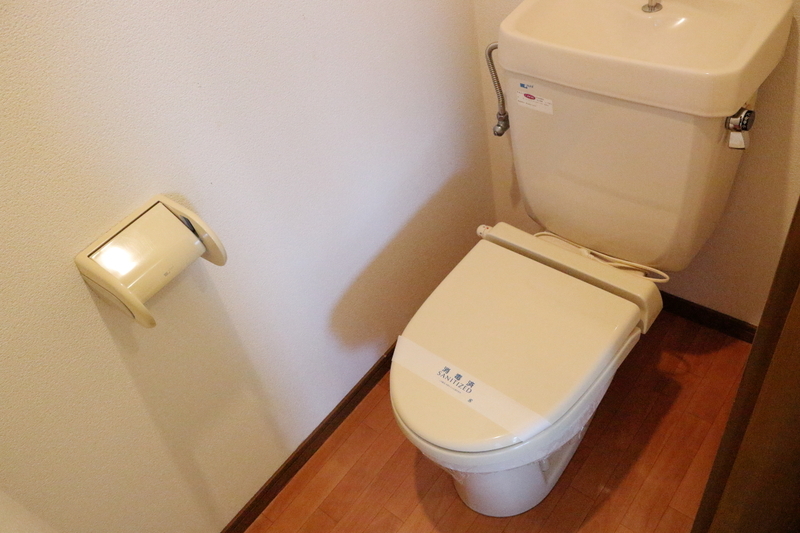 トイレ　※同タイプ部屋の写真です