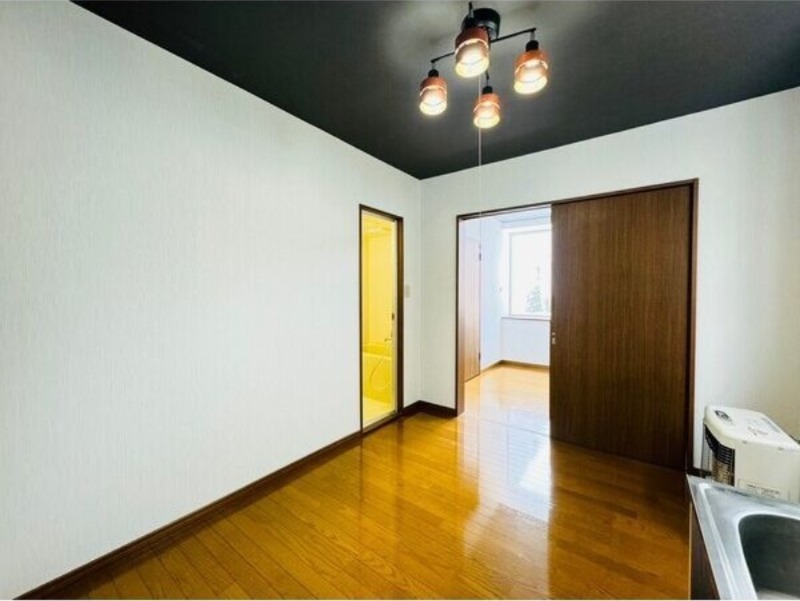 居室・リビング　退去予定につき反転タイプの画像です。