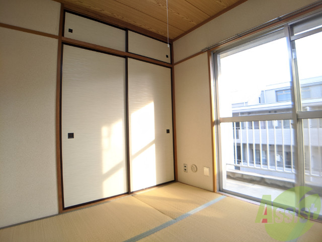 収納　扉の色が壁と同じ色なので、統一感がありますね。