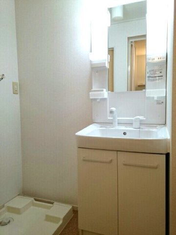 洗面設備　使いやすい洗面所です