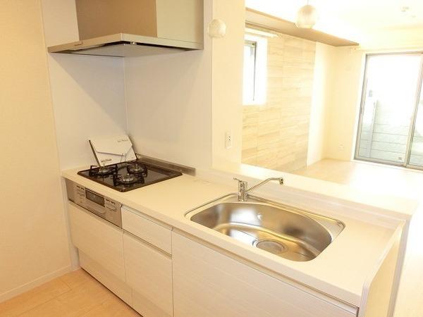 キッチン　３口コンロ付きシステムキッチン！