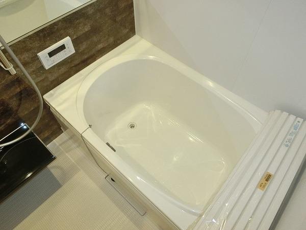 バス・シャワールーム　浴室乾燥機、追焚機能付の広々バスルーム！