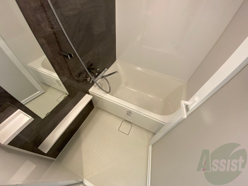 バス・シャワールーム　お風呂になります。一日の疲れを癒してくださいね。