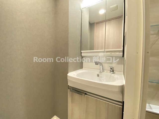 洗面設備　※同物件他部屋写真 反転、色違いの場合有 現況優先