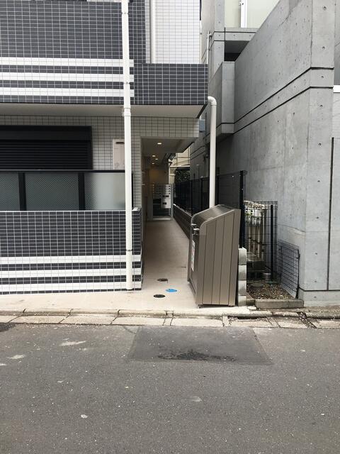 エントランス　落ち着いたエントランスです