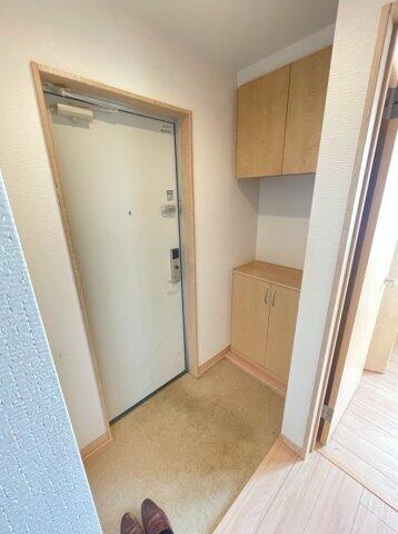 玄関　※別部屋参考画像です。