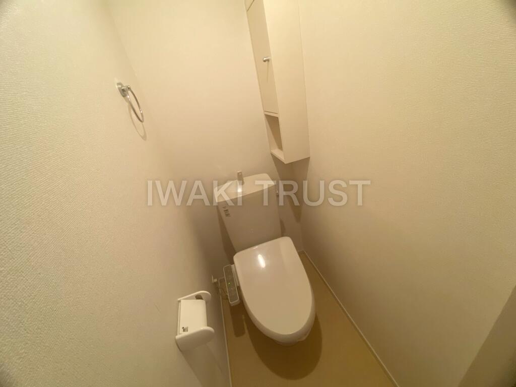 トイレ　トイレはシャワー付き洗浄便座で快適です