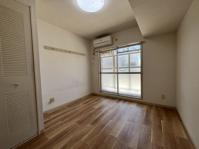 居室・リビング　別部屋参考写真です