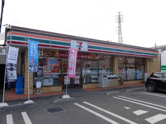 コンビニ　セブンイレブン桶川泉1丁目店（コンビニ）まで320m