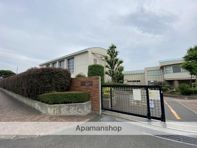 小学校　藤沢市立六会小学校（小学校）まで438m