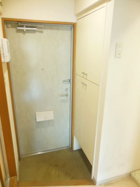 玄関　★大きな下駄箱付です★