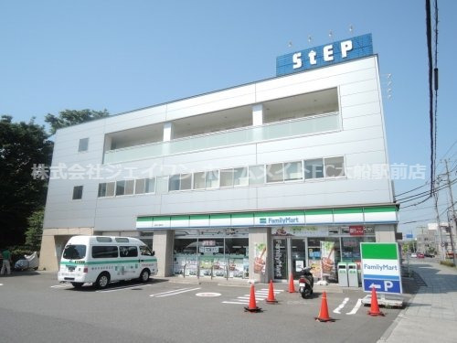コンビニ　ファミリーマート 横浜公田町店（コンビニ）まで297m