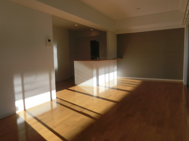 居室・リビング　日当たり良くてポカポカリビング。ワイドスパンでレイアウトもし