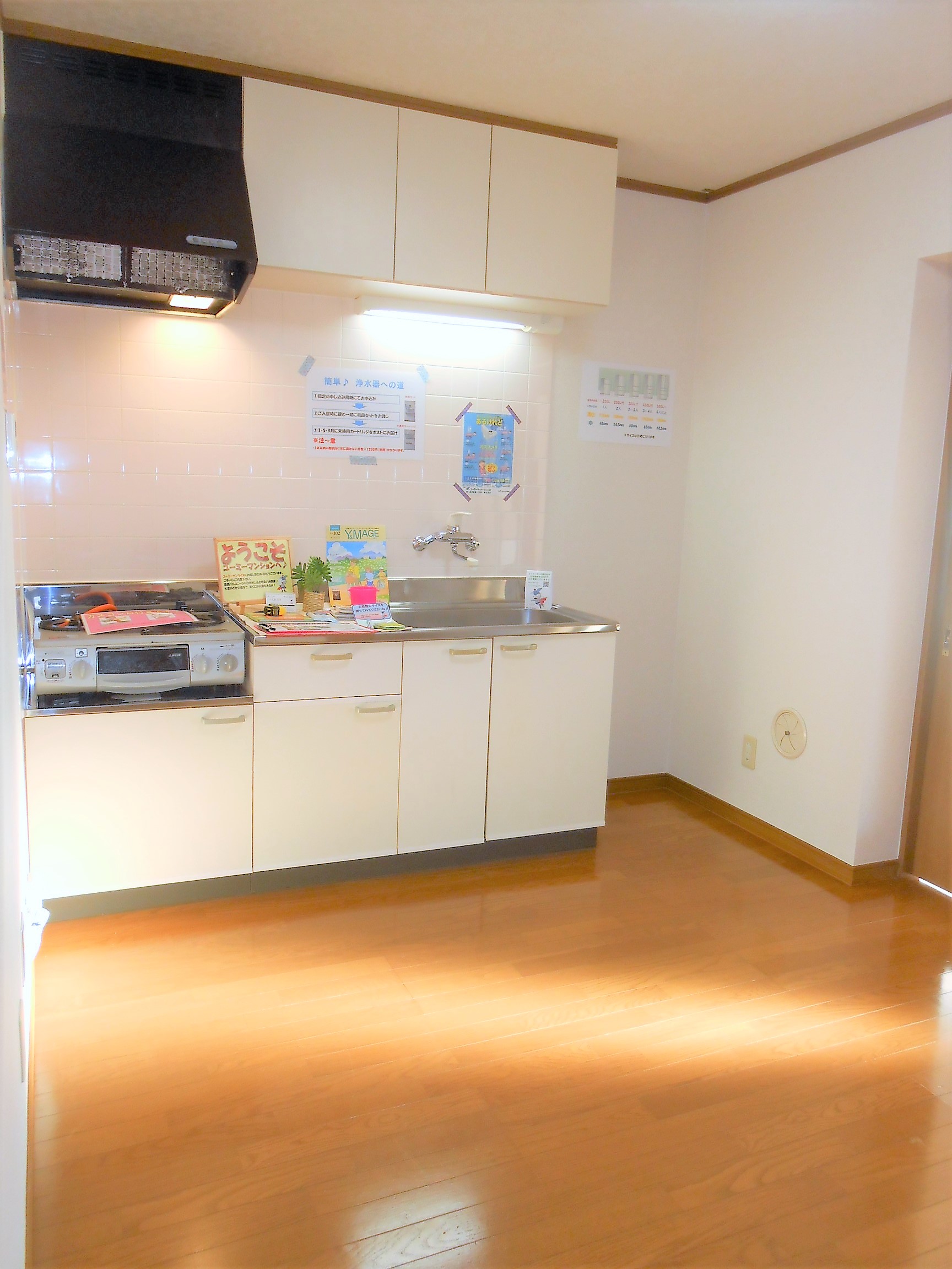 居室・リビング　6帖のダイニングキッチンです。明るい室内です！