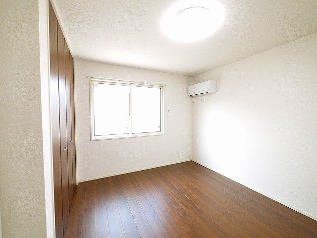 その他部屋・スペース　落ち着いて過ごせるお部屋なので、寝室にいかがでしょうか