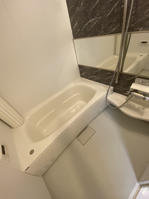 バス・シャワールーム　広々一坪！