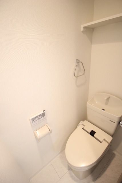 トイレ　温水洗浄暖房便座