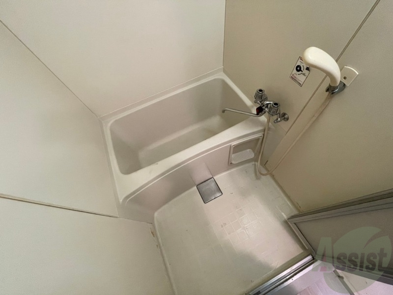 バス・シャワールーム　お風呂になります。一日の疲れを癒してくださいね。