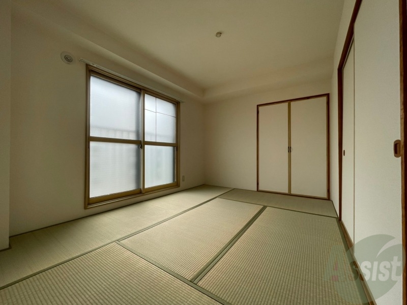 その他部屋・スペース　６畳の和室です。光が差し込む、温かみのあるお部屋です。