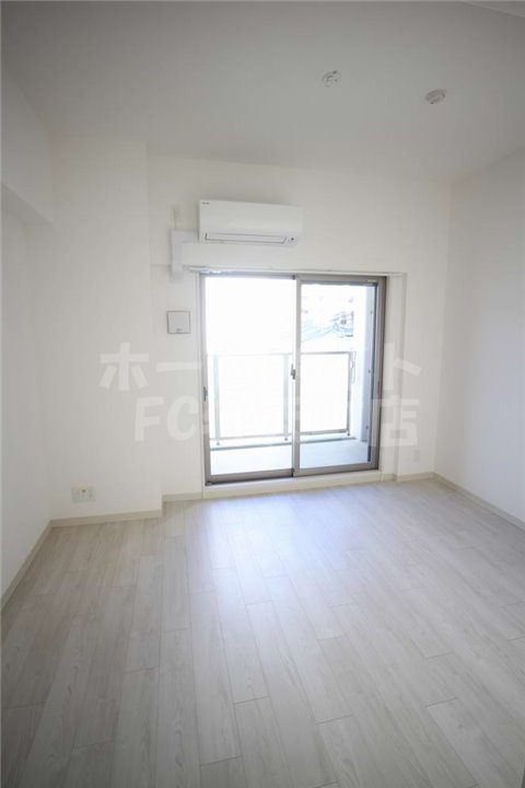 居室・リビング　こちらの居間で趣味の時間をお楽しみください