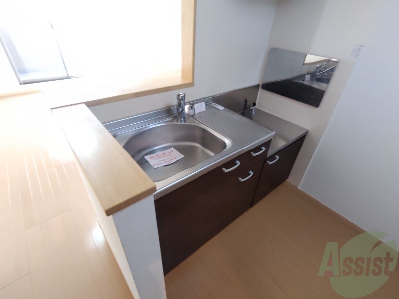 キッチン　キッチンはこんなに広いです。使い勝手が良さそうですね。