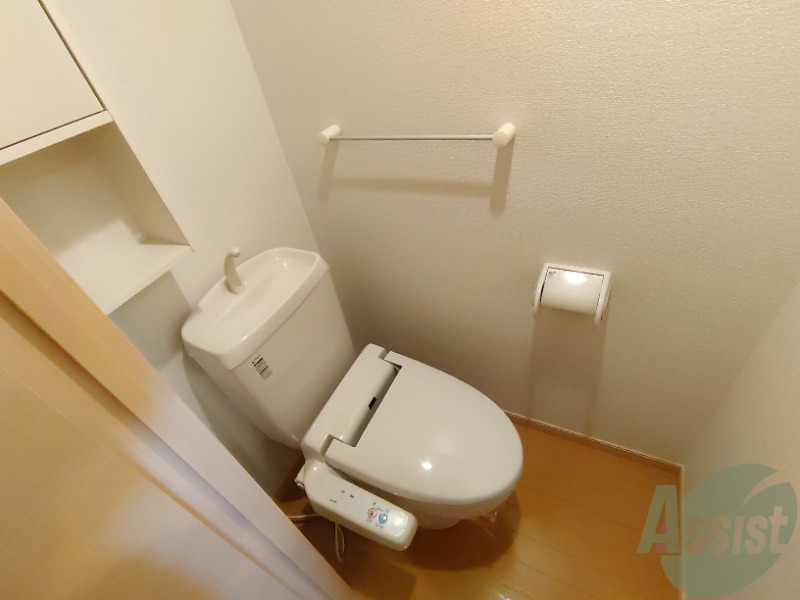 トイレ　ウォシュレットが付いているキレイなお手洗いです。