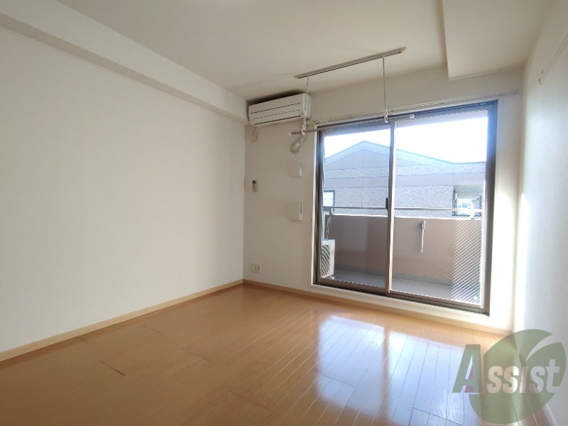 その他部屋・スペース　寝室はリビングと同じお部屋になります。ゆっくりとできる広さ。