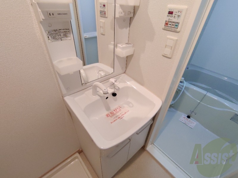 洗面設備　なんと洗面所が独立しています。慌ただしい朝でも大丈夫ですね。