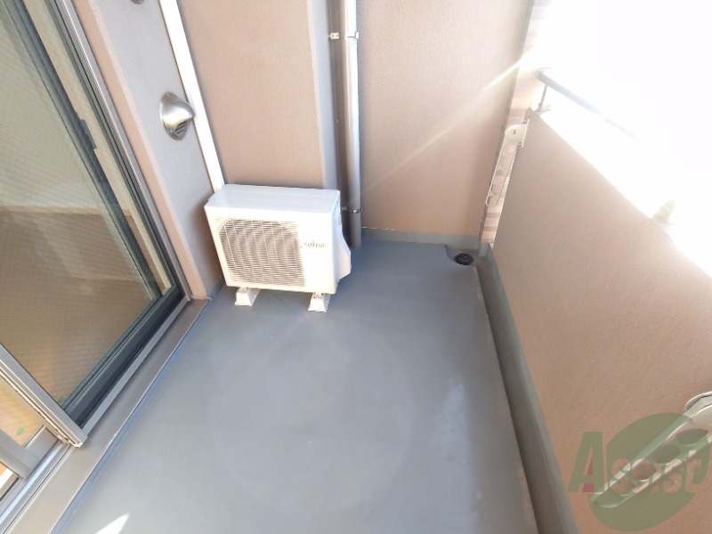 バルコニー　バルコニーはこちらです。広いのでのびのびと作業ができますね