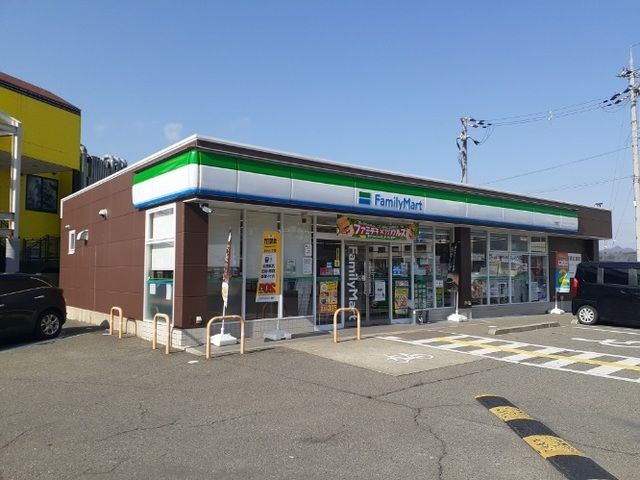 コンビニ　ファミリーマート八景店様（コンビニ）まで350m