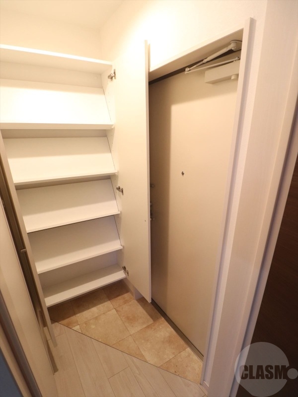 玄関　シューズボックス付きの玄関