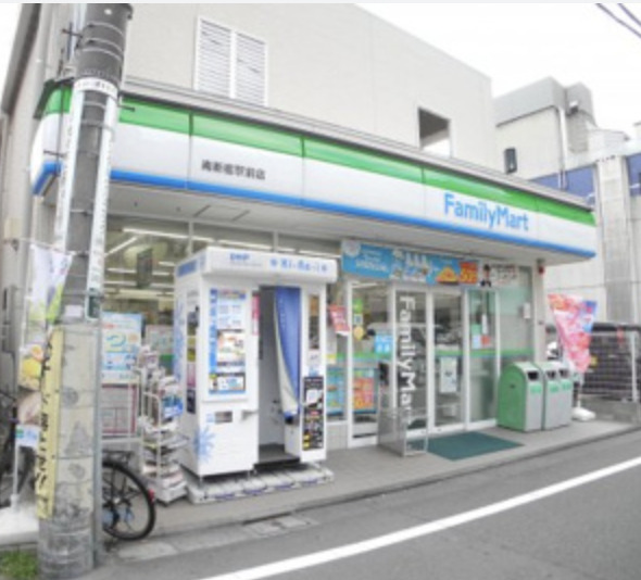 コンビニ　ファミリーマート 南新宿駅前店（コンビニ）まで477m