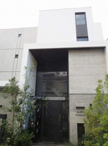 エントランス　弊社は全物件仲介手数料半月分でご紹介可能です。