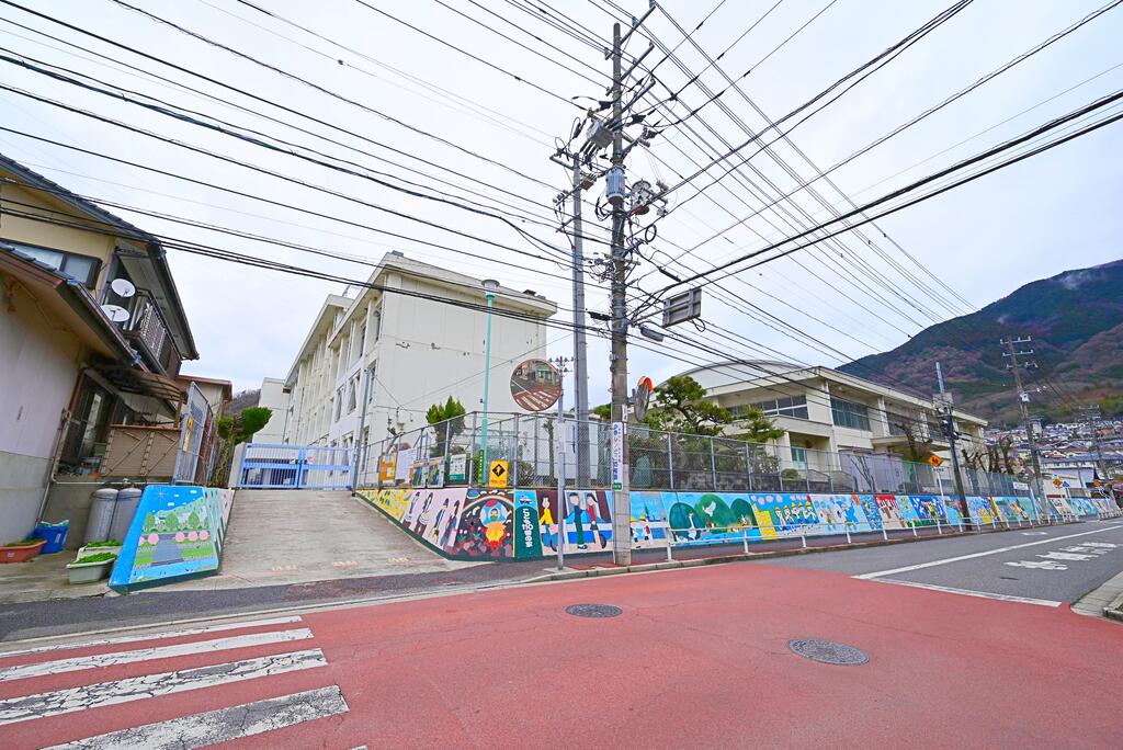 小学校　広島市立中野東小学校（小学校）まで434m