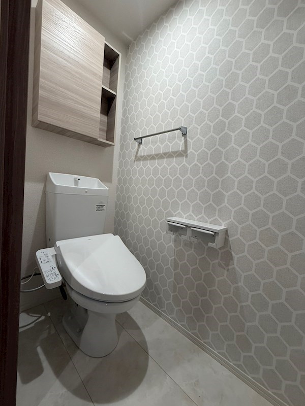 トイレ　（参考写真）同じ間取の別のお部屋です