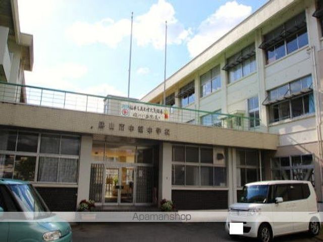 中学校　勝山中部中学校（中学校）まで650m