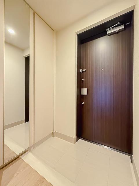 玄関　※写真は同タイプ住戸です。