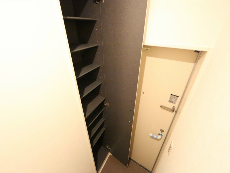 玄関　玄関　シューズボックス付（収納充実）イメージ画像