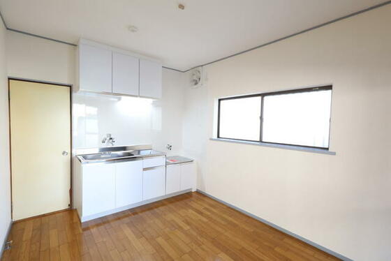 居室・リビング　フローリングが綺麗なリビング♪