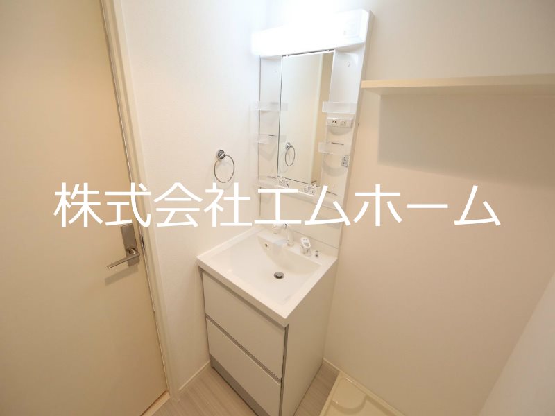 洗面設備　脱衣所　独立洗面台（シャンプードレッサー）同仕様写真