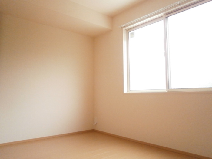 その他部屋・スペース　風通しも良い寝室です☆